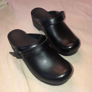 Dansko leather top, rubber sole clogs